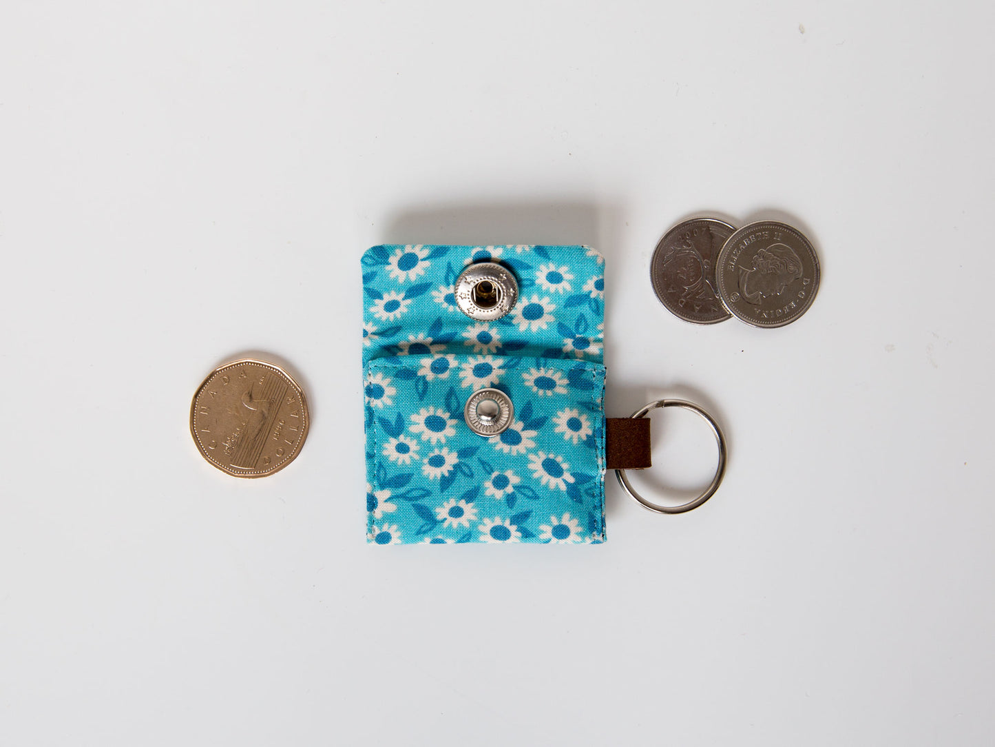 Coin Keeper Keychain - Blue Daisy