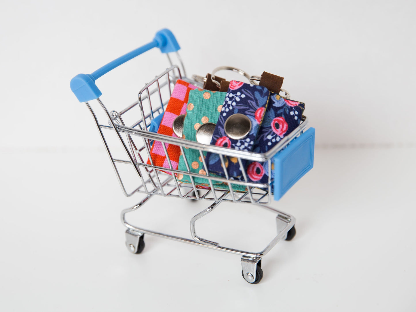 Coin Keeper Keychain - Blue Daisy