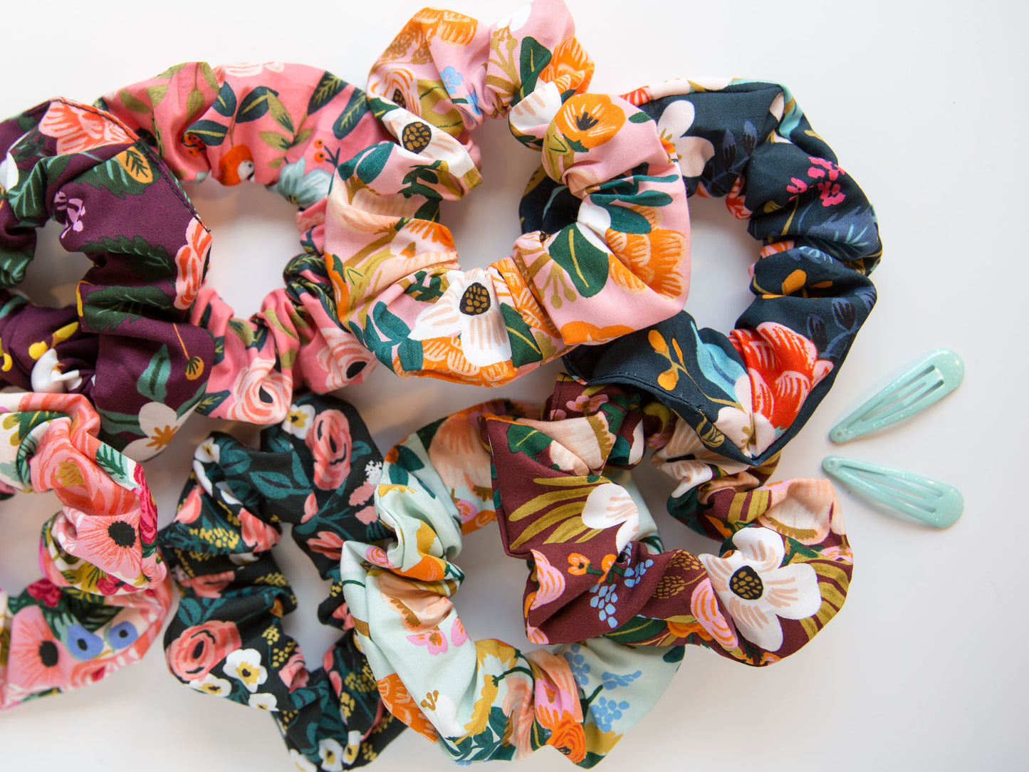 Scrunchie - Painted Roses - Black
