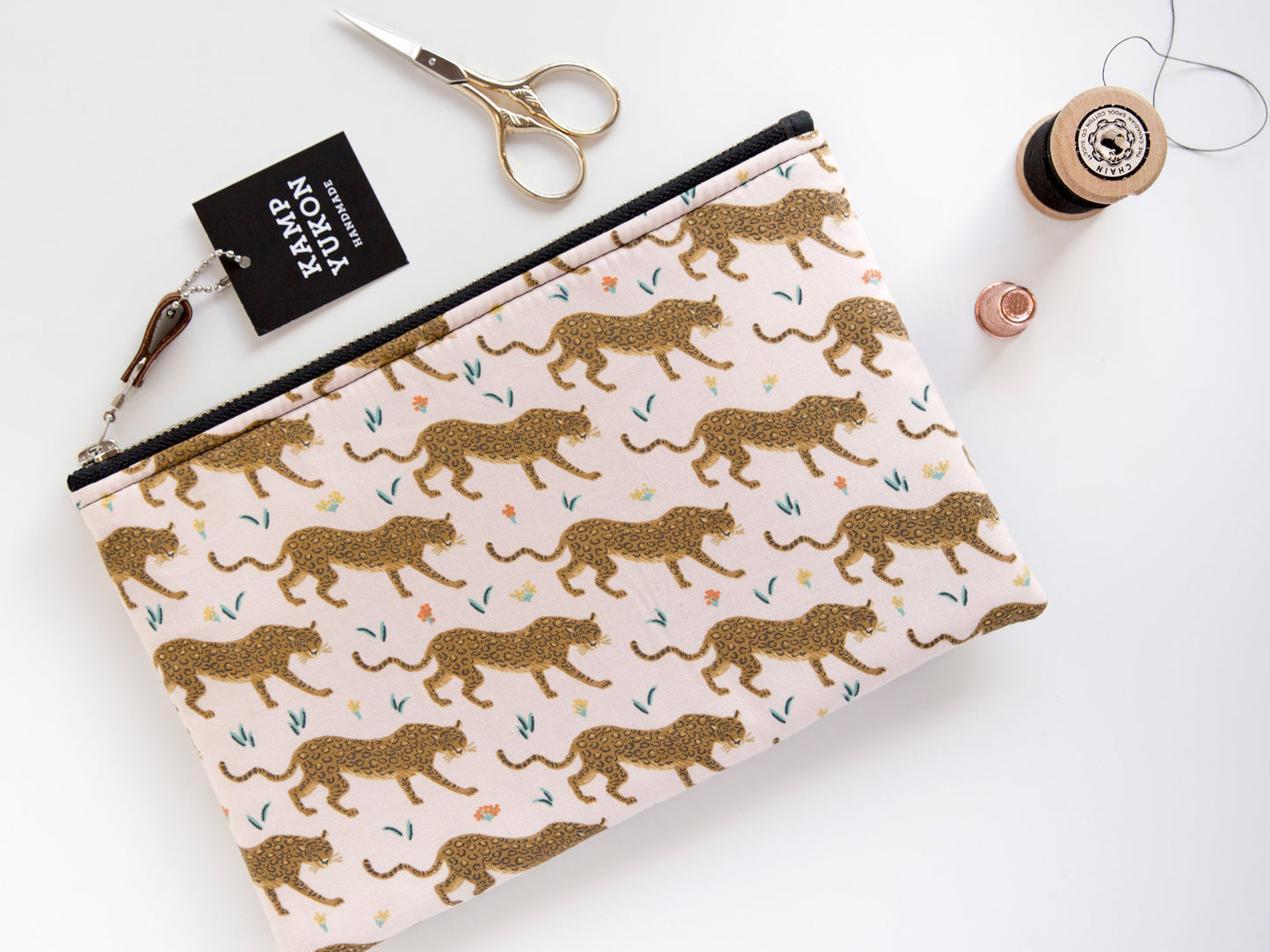 Flat Pouch - Leopards - Blush