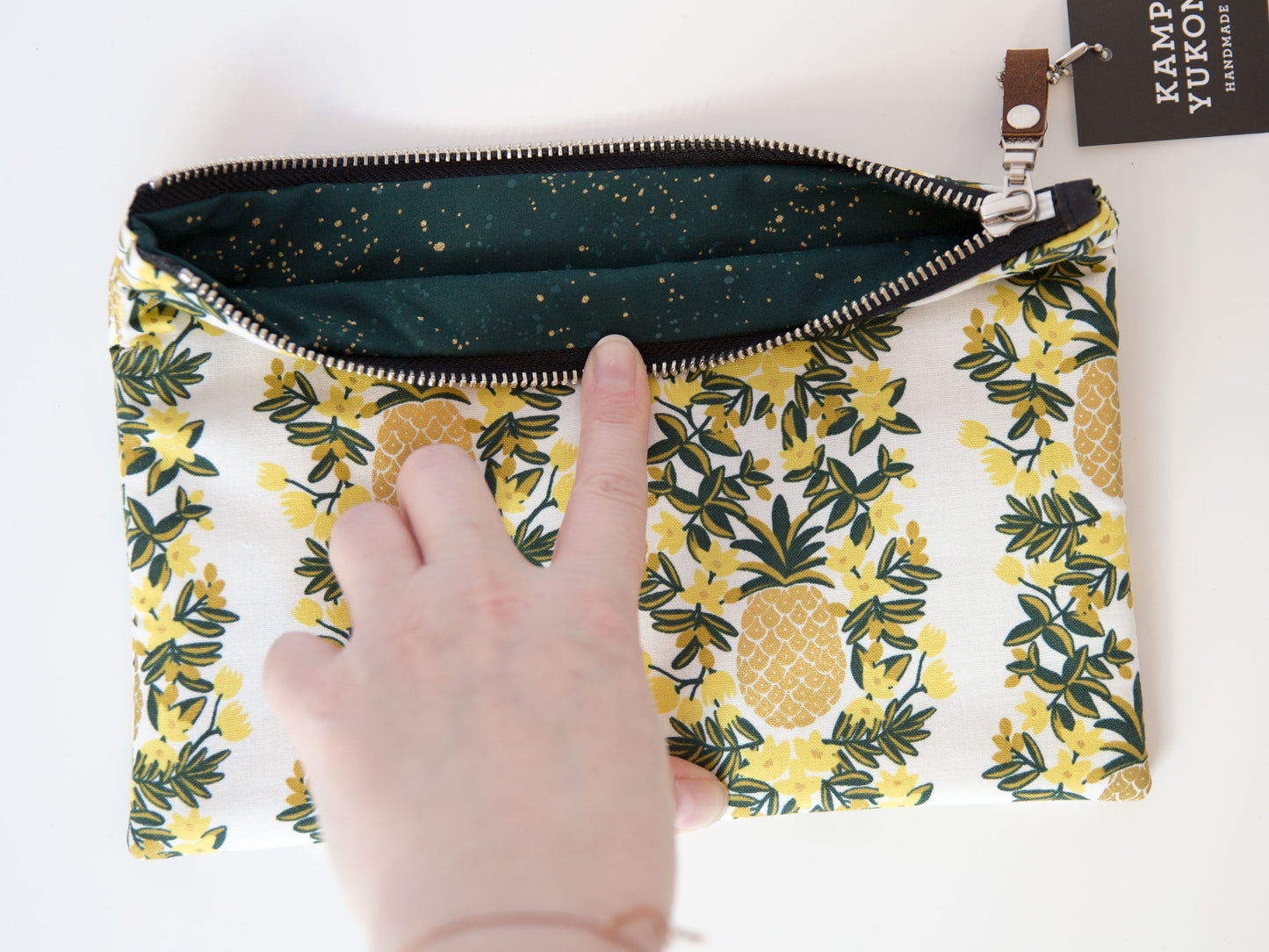 Flat Pouch - Gold Pineapples
