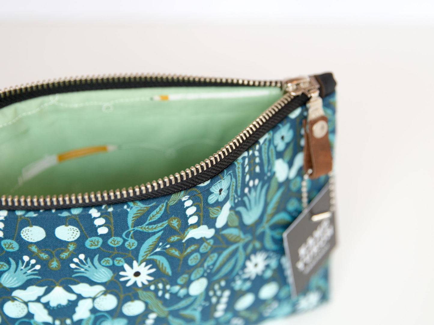 Small Pouch - Floral Tapis Blue