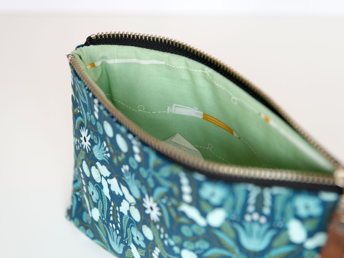 Small Pouch - Floral Tapis Blue