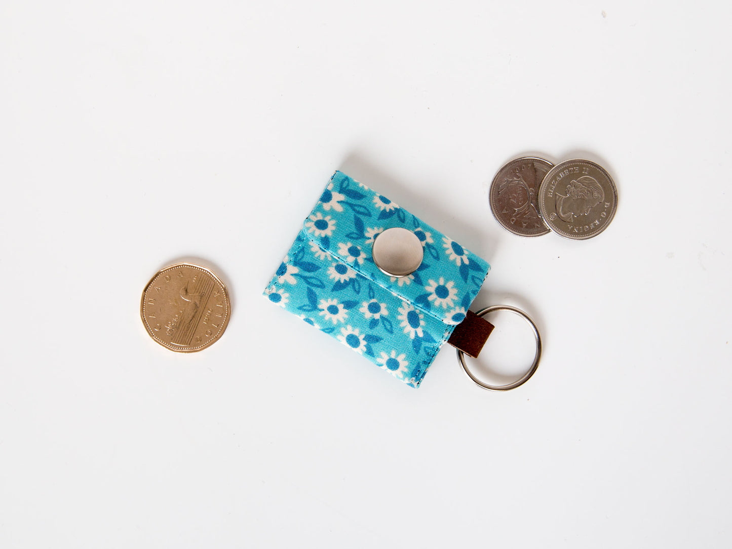 Coin Keeper Keychain - Blue Daisy