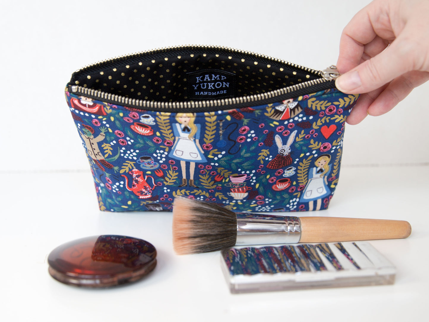 Small Pouch - Alice in Wonderland