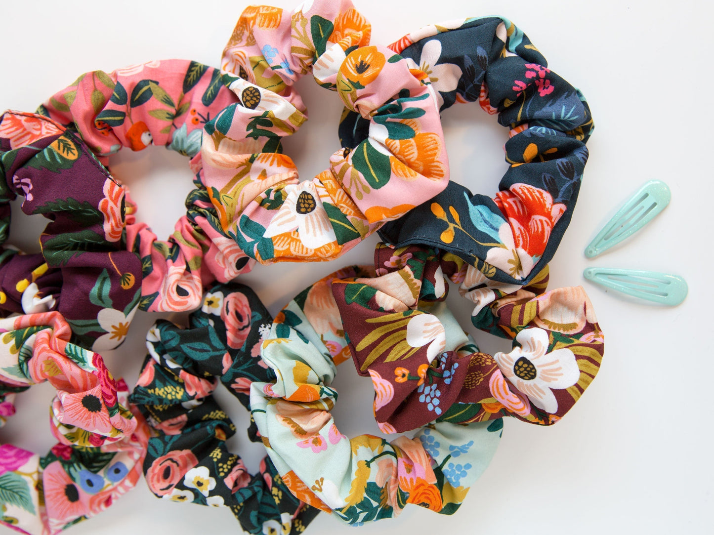 Scrunchie - Lively Floral - Coral